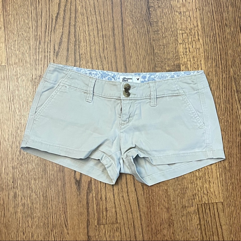 American eagle beige stretch shorts